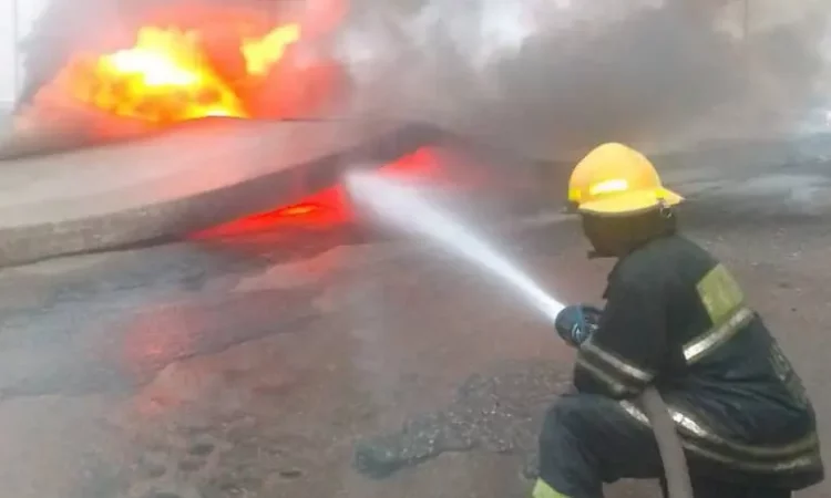 Fire razes Apongbon market, engulfs bridge in Lagos