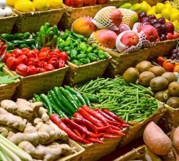 Buhari vows to tackle food inflation in 2021, says CBN must not give money to import food