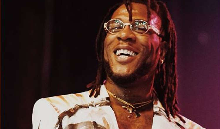 Burna Boy angrily walks out of stage after DJ had technical issues